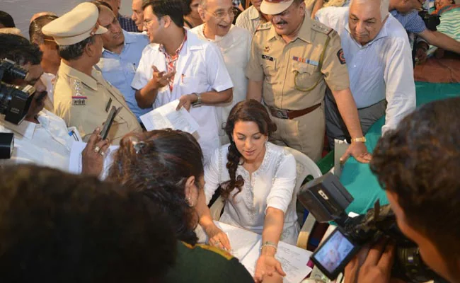 जूही चावला पर लगाए गए ₹20 लाख की वसूली पर दिल्ली हाईकोर्ट पहुंचा
