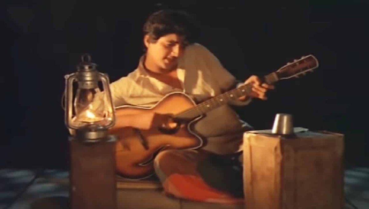 Neele Neele Ambar Par Lyrics