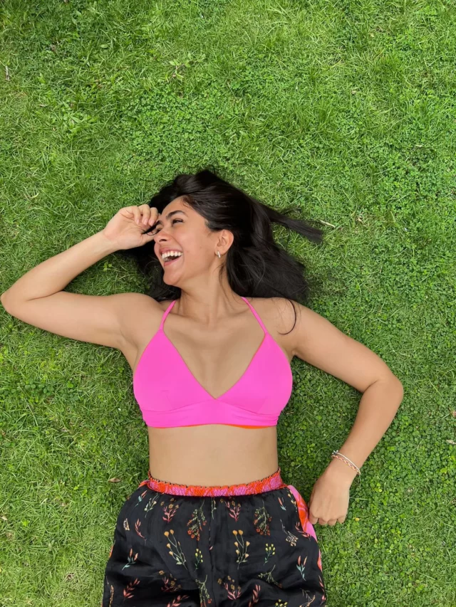 Mrunal Thakur ने शेयर कर दी इतनी बोल्ड फोटो