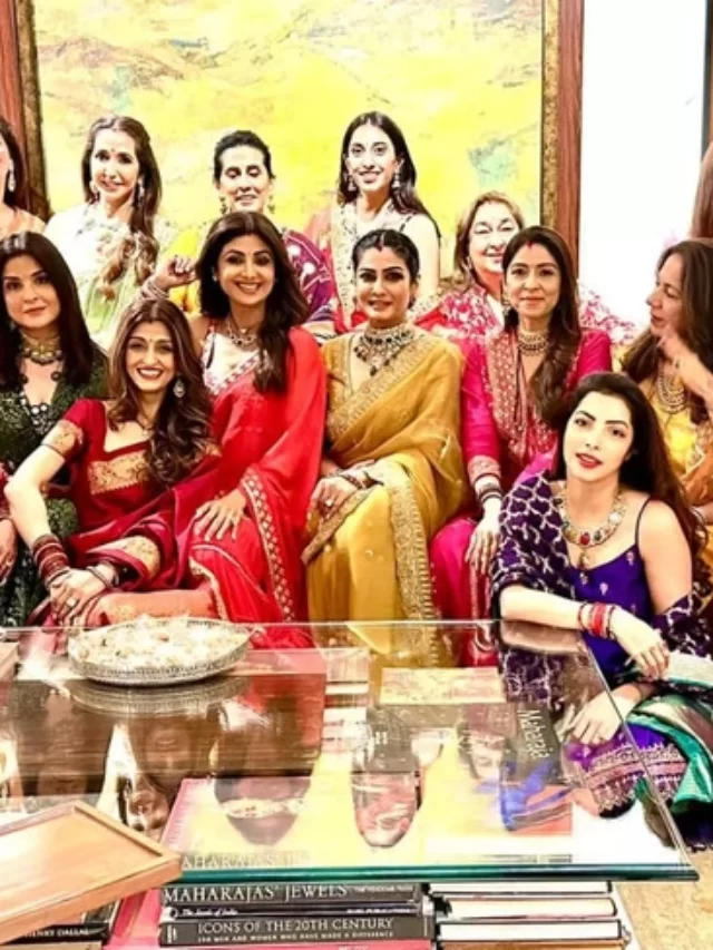 शिल्पा शेट्टी रवीना टंडन और शानदार वाइव्स की तिकड़ी अनिल कपूर के घर करवा चौथ पार्टी