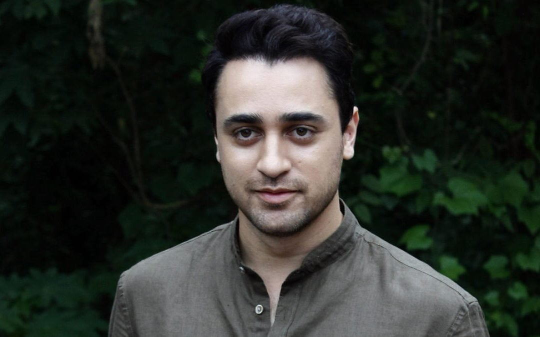 इमरान खान को गर्लफ्रेंड लेखा वाशिंगटन के साथ एक पार्टी में देखा गया।