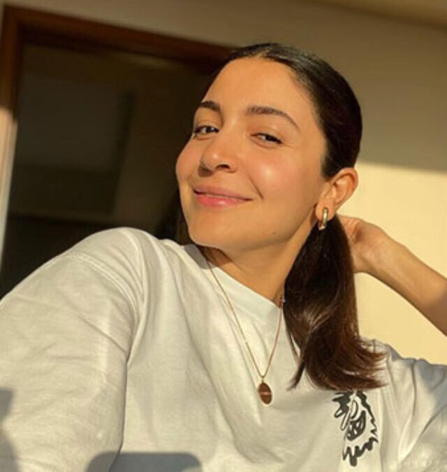 First Glimpse of Virat Kohli and Anushka Sharma’s Son Akay Revealed