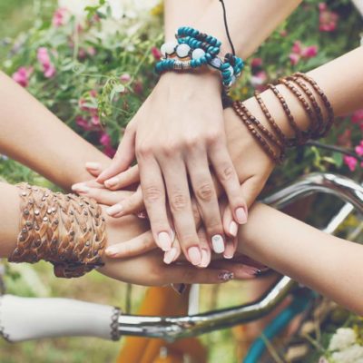 दोस्त को खास महसूस कराने के तरीके फ्रेंडशिप डे गिफ्ट्स, दोस्ती के खास पल, खुद से लिखा लेटर, दोस्त को खास महसूस कराने के तरीके, घूमने का प्लान