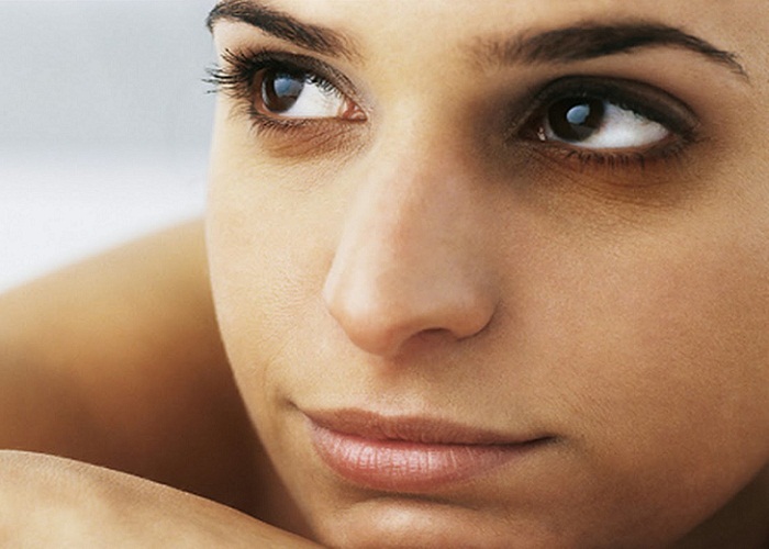 Top dark circle removal hacks for glowing skin; easy dark circle removal tips; effective under-eye concealer tricks; best remedies for dark circles; beauty tips for clear skin
