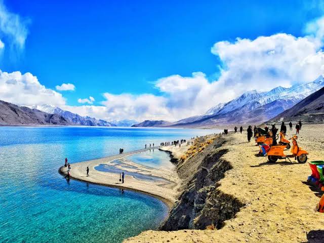 लेह लद्दाख "दिसंबर में स्नोफॉल, गैंगटॉक, स्पीति वैली, लेह लद्दाख यात्रा, सर्दियों में एडवेंचर, हिमालयन हिल स्टेशन"