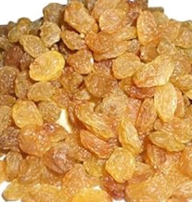 The Right Way to Eat Raisins in Summer | Amazing Health Benefits
