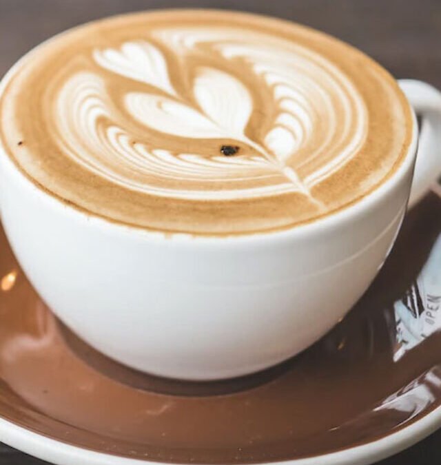 How Much Coffee Should You Drink in Summer? Know the Benefits and Risks of Black and Milk Coffee