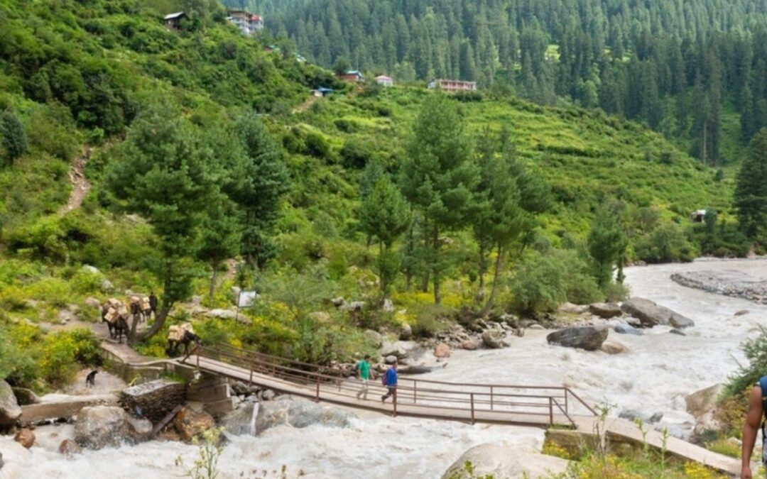 मई में घूमने की जगह हिमाचल दोस्तों संग ऑफबीट टूर डेस्टिनेशन शांत सुंदर गांव