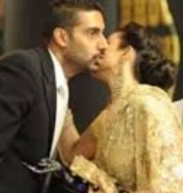 Rekha Kissed Abhishek Bachchan at Award Show – Amitabh Bachchan Was Standing Right There!