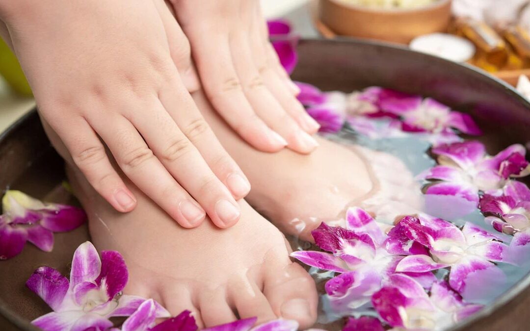 Pedicure At Home: फटी एड़ियों से छुटकारा पाने के लिए घर पर करें ये नेचुरल पेडीक्योर