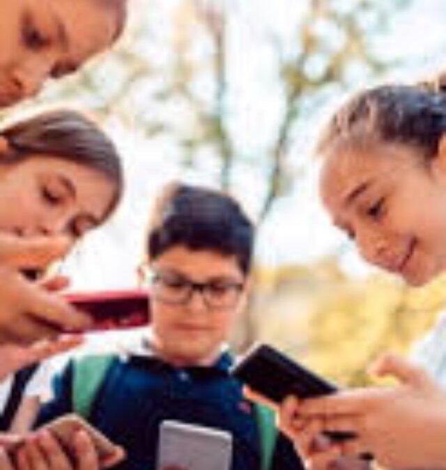 5 Smart Tips to Monitor Kids’ Online Activities on Mobile and Social Media