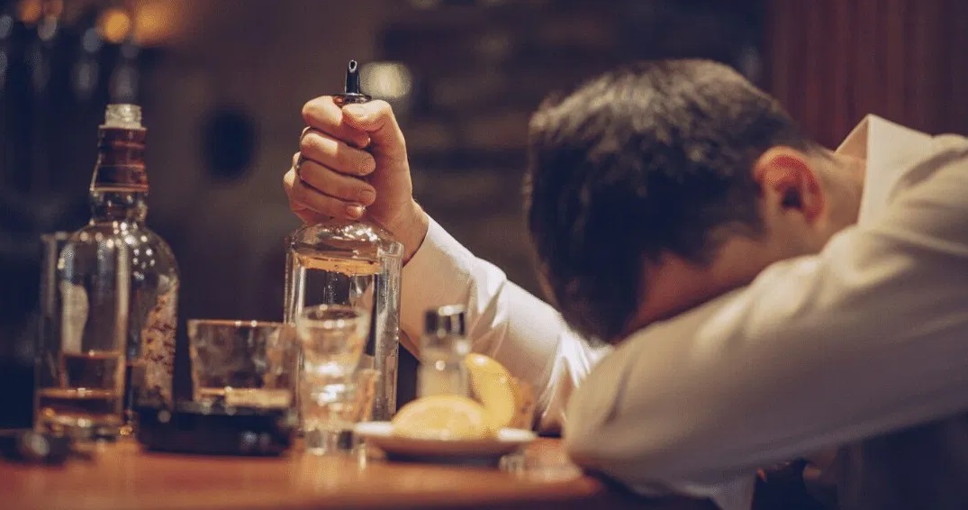 alcohol and brain effects, moderate alcohol risks, dementia risk from drinking, mental health impact alcohol, brain health and alcohol, harmful effects of drinking