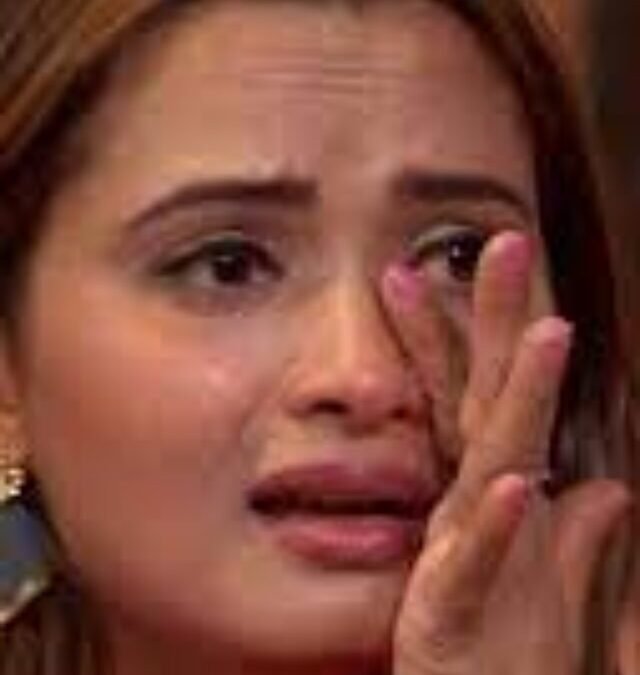 Bigg Boss 19 Neelam Giri Emotional Confession – Divorce and Childhood Struggles Revealed