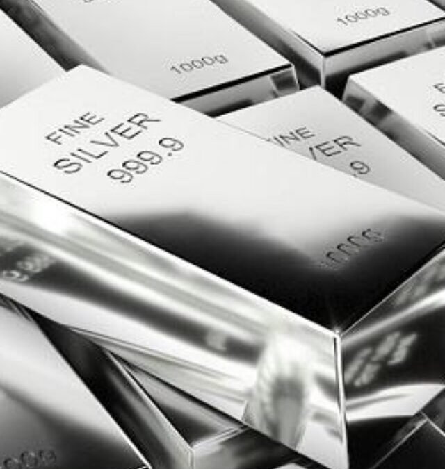 Silver Price Fall 2025: Despite Market Crash, Experts Predict 50% Returns Ahead!