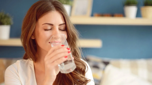 पानी पीने के बाद शरीर हाइड्रेट समय, पानी पीने के फायदे, डिहाइड्रेशन से बचाव टिप्स, हाइड्रेशन का सही तरीका, हेल्थ एक्सपर्ट राय, पानी कब और कितना पिएं, हेल्दी लाइफस्टाइल गाइड