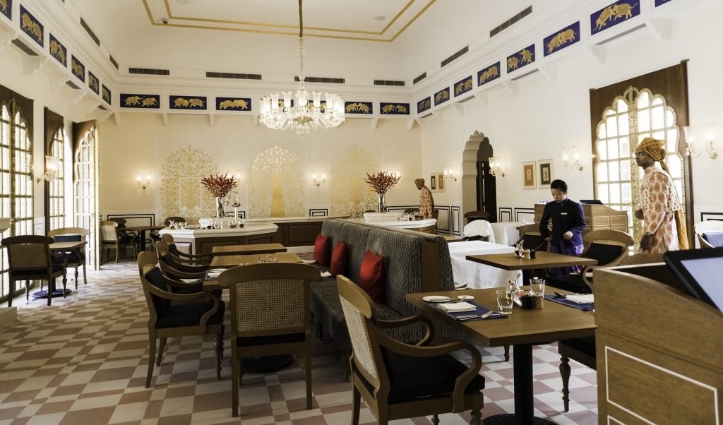 होटल स्टार रेटिंग गाइड लग्जरी होटल सुविधाएं 5 स्टार बनाम 3 स्टार होटल तुलना होटल बुकिंग टिप्स ट्रैवल प्लानिंग इंडिया