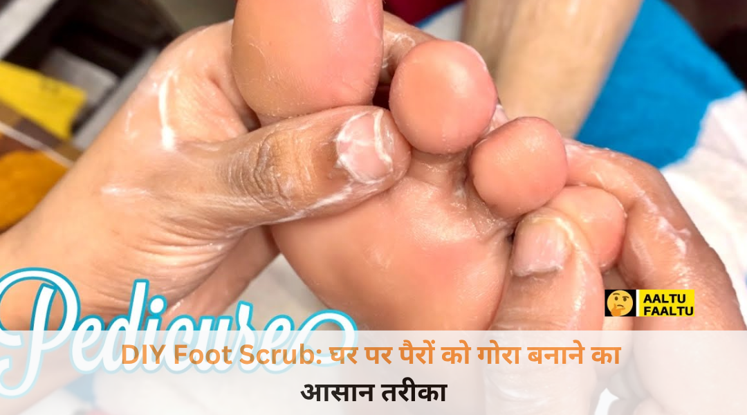एक महिला घर पर DIY Foot Scrub का उपयोग करके अपने पैरों की टैनिंग हटा रही है।