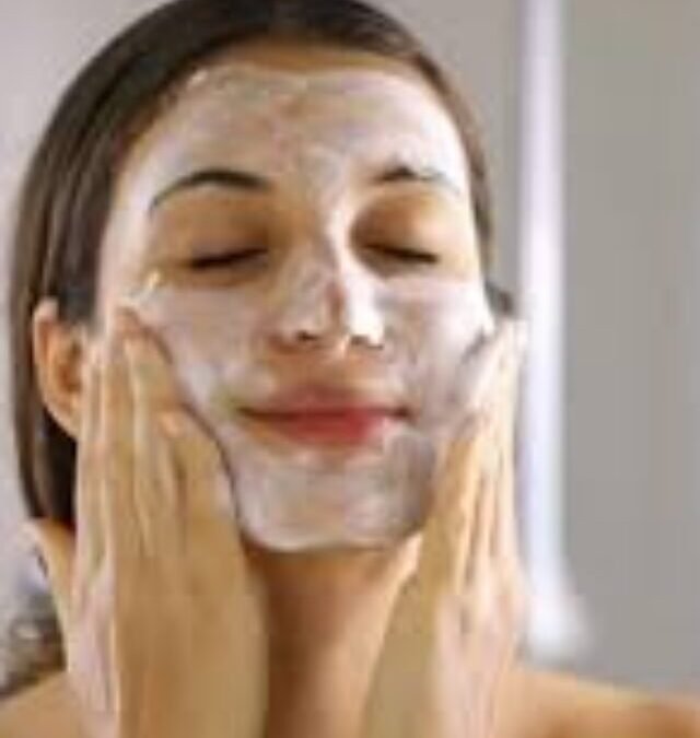 Skip Expensive Facials! This 3-Ingredient Night Serum Gives Diamond-Like Glow in 7 Days