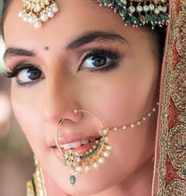 10 Royal Nath Designs That Will Make Everyone Stare at Your Bridal Glow