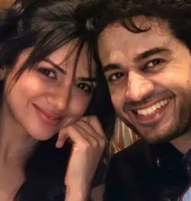 An old video of Akanksha Chamola is making waves online after reports of her separation from Gaurav Khanna. Fans are revisiting the clip and sharing their reactions. Discover why the video has gone viral and what has everyone talking.