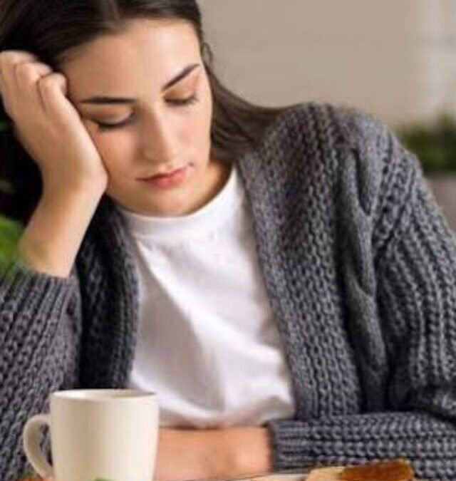 Food Coma: Why Do You Feel Extremely Sleepy After Eating? 6 Effective Remedies